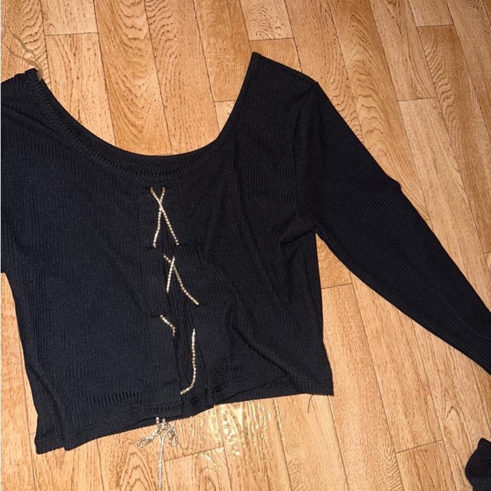 Cute top, open from the middle